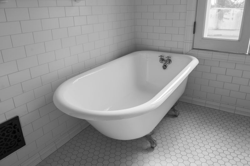 Elegant Cast Iron Bathtub